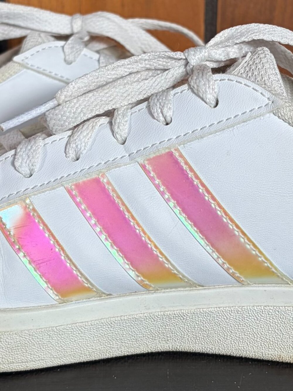 Adidas Grand Court 2.0 White w/ Iridescent Pink Stripes Womens Sz 8.5 Mens 6.5 - Picture 4 of 9